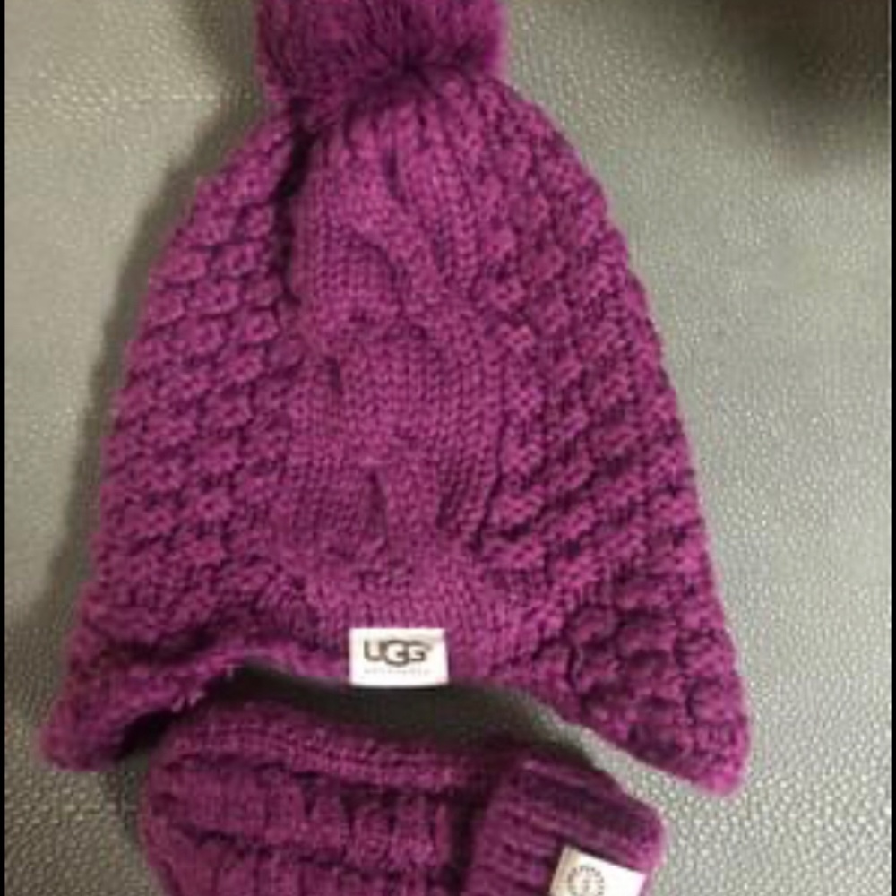 UGG hat and mittens set